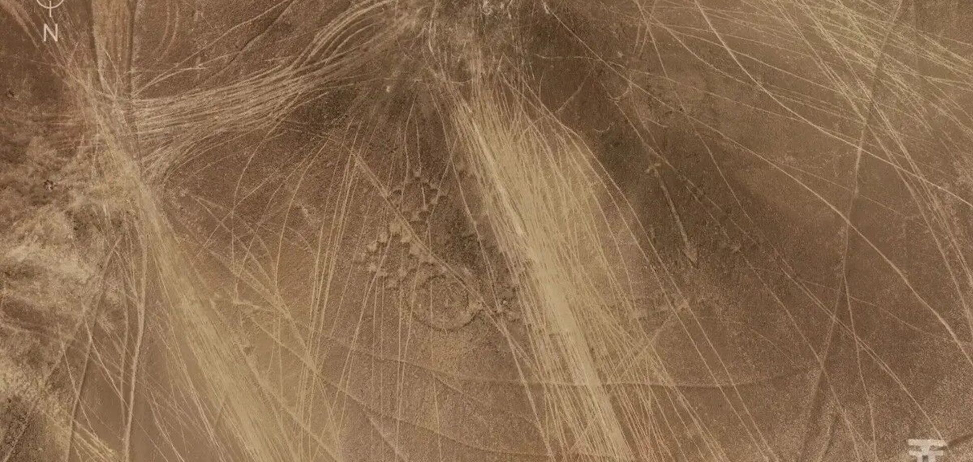 У пустелі Атакама перегонові авто та мотоцикли знищили 1000-річні геогліфи. Фото з висоти пташиного польоту