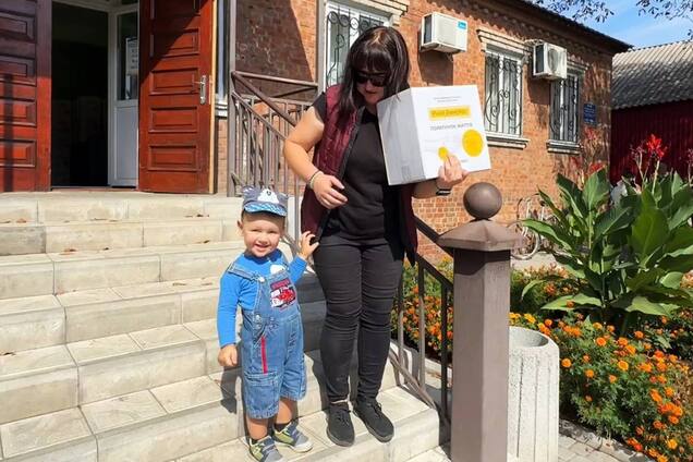 "Это как подушка безопасности": Фонд Рината Ахметова помог проднаборам семьям с детьми в прифронтовом Славянске