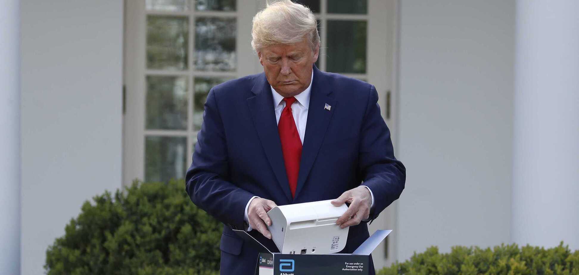 У Кремлі визнали, що Трамп передавав для Путіна тести на COVID під час пандемії