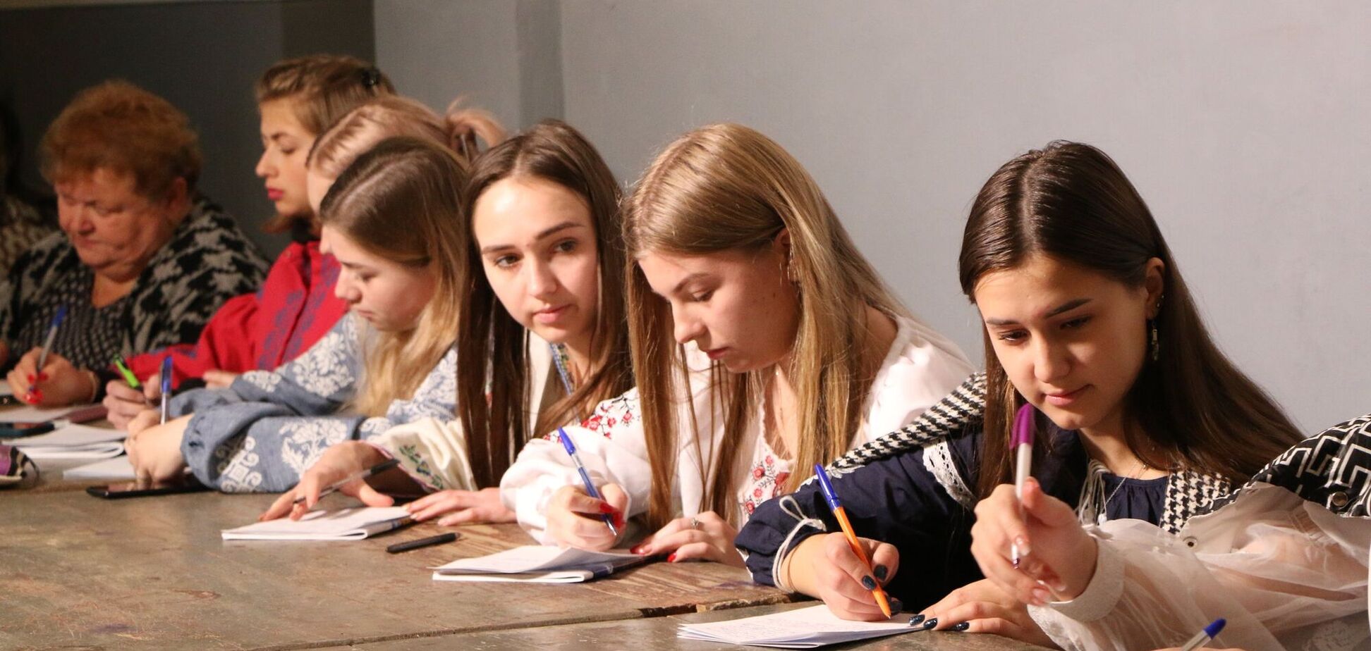 Забужко напишет текст, а Вышебаба прочитает: стали известны детали Радиодиктанта-2024