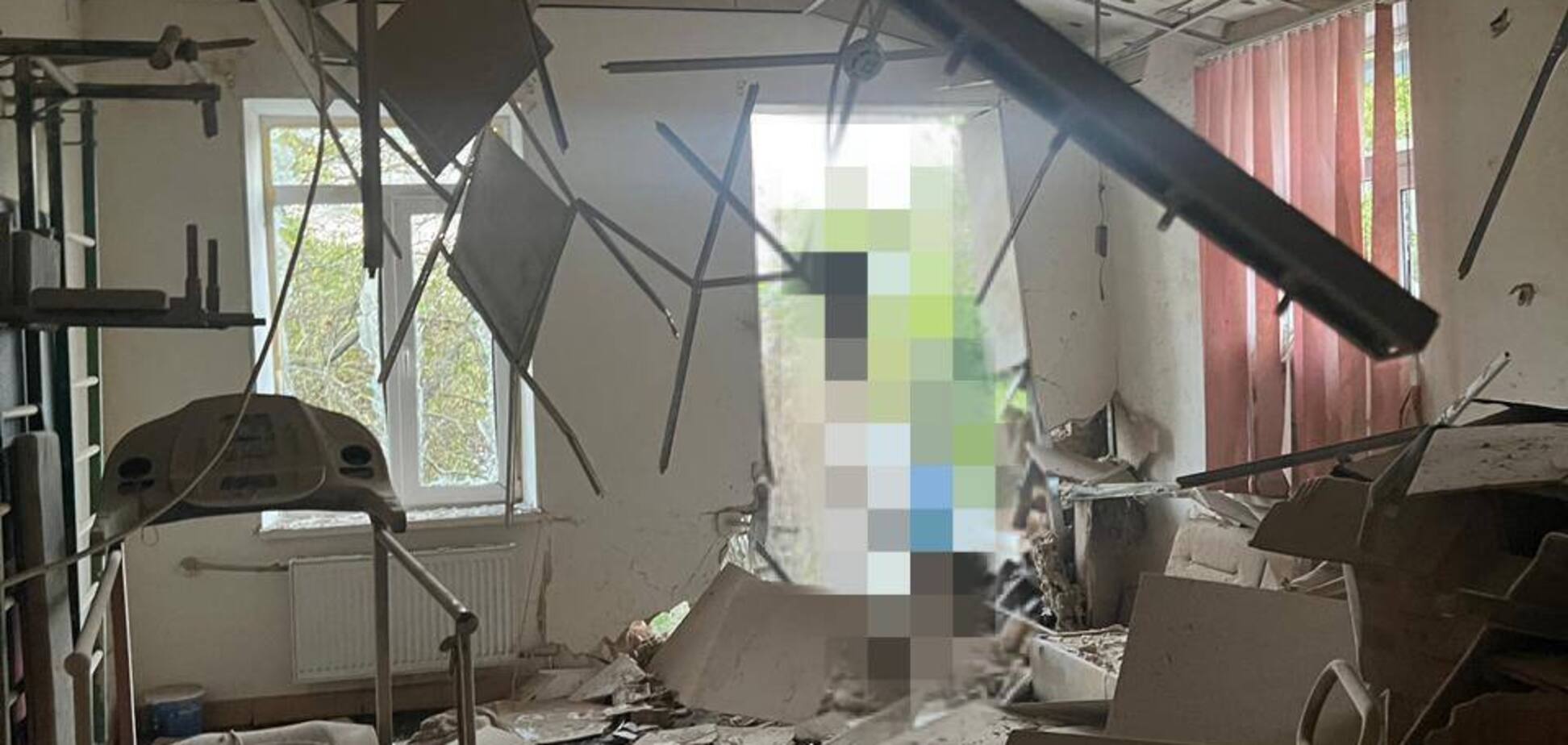 Окупанти вдарили по геріатричному центру на Херсонщині: постраждали двоє медпрацівників. Фото