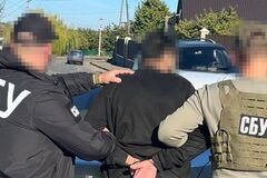 Погрожував убити дитину: СБУ та Нацполіція затримали рекетира, який 'вибивав' гроші з дружини безвісти зниклого воїна ЗСУ. Фото