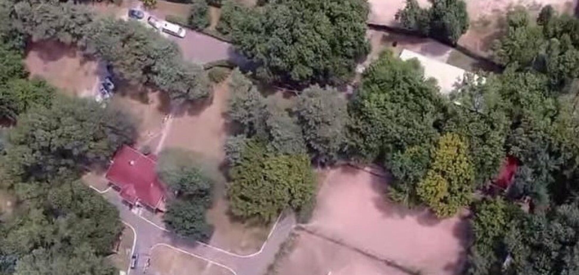 В собственность Киева вернули земельный участок на Трухановом острове, где Медведчук незаконно построил базу для своих телохранителей. Фото