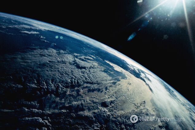 Зонд 'Гера' сделал жуткие фото Земли на Хэллоуин