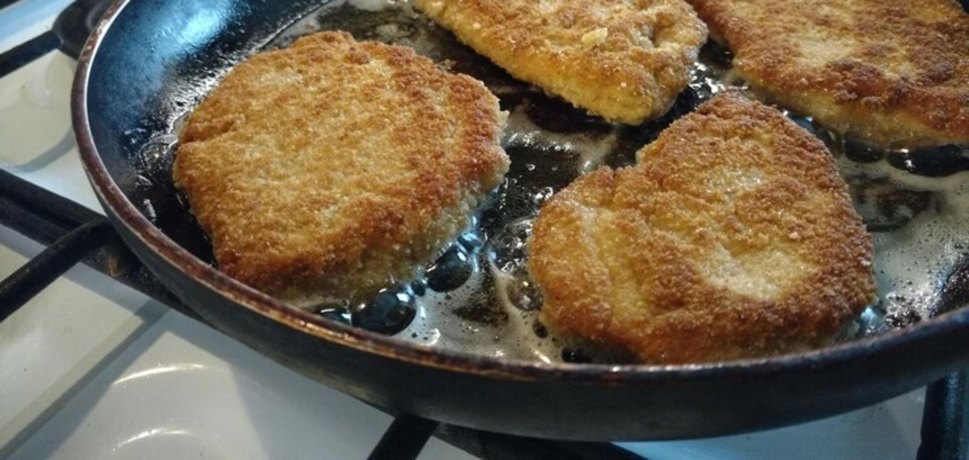 Никогда не готовьте так отбивные: ошибки, которые делают мясо сухим и жестким