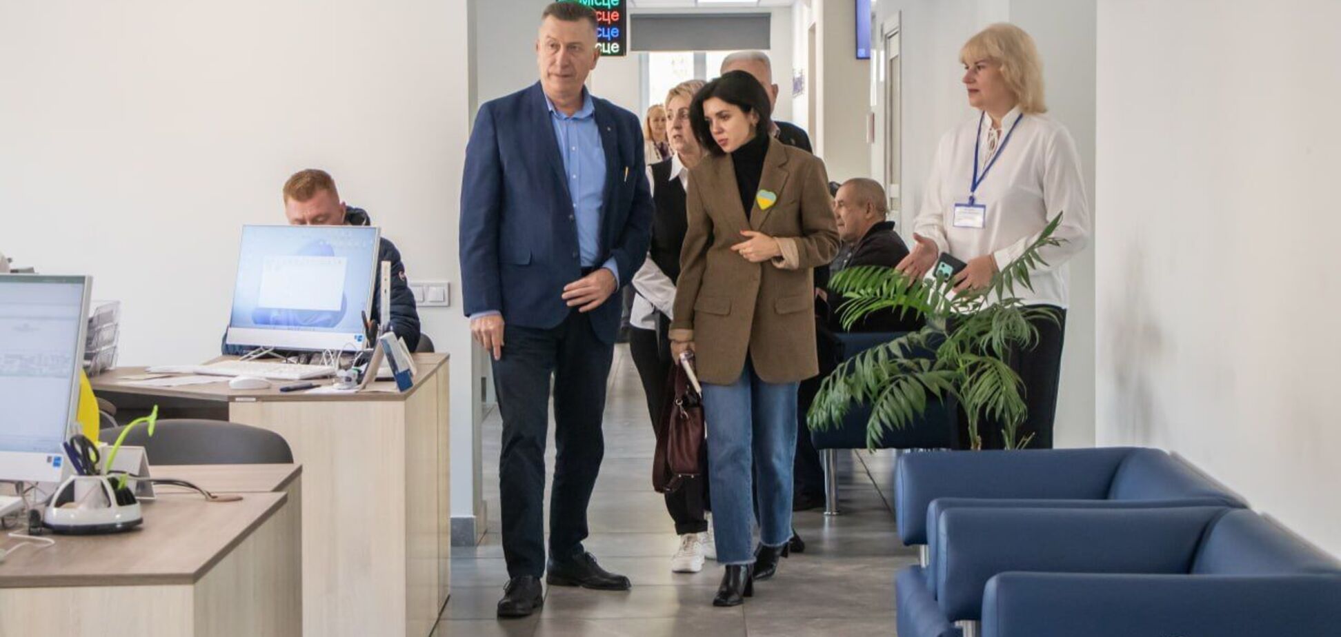 'Круто, що міська влада створює сучасний сервіс': делегація із Запоріжжя вивчила досвід 'Прозорого офісу' у Дніпрі