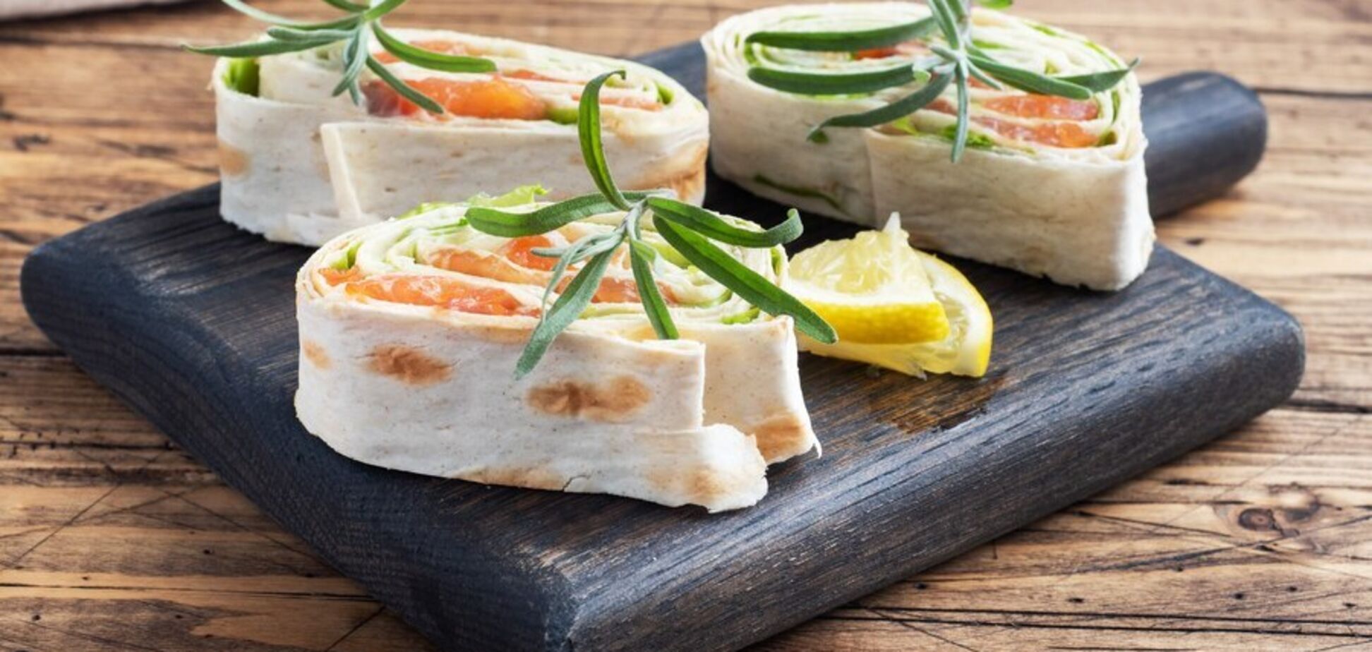 Закусочний рулет з лаваша до святкового столу: готується 15 хвилин