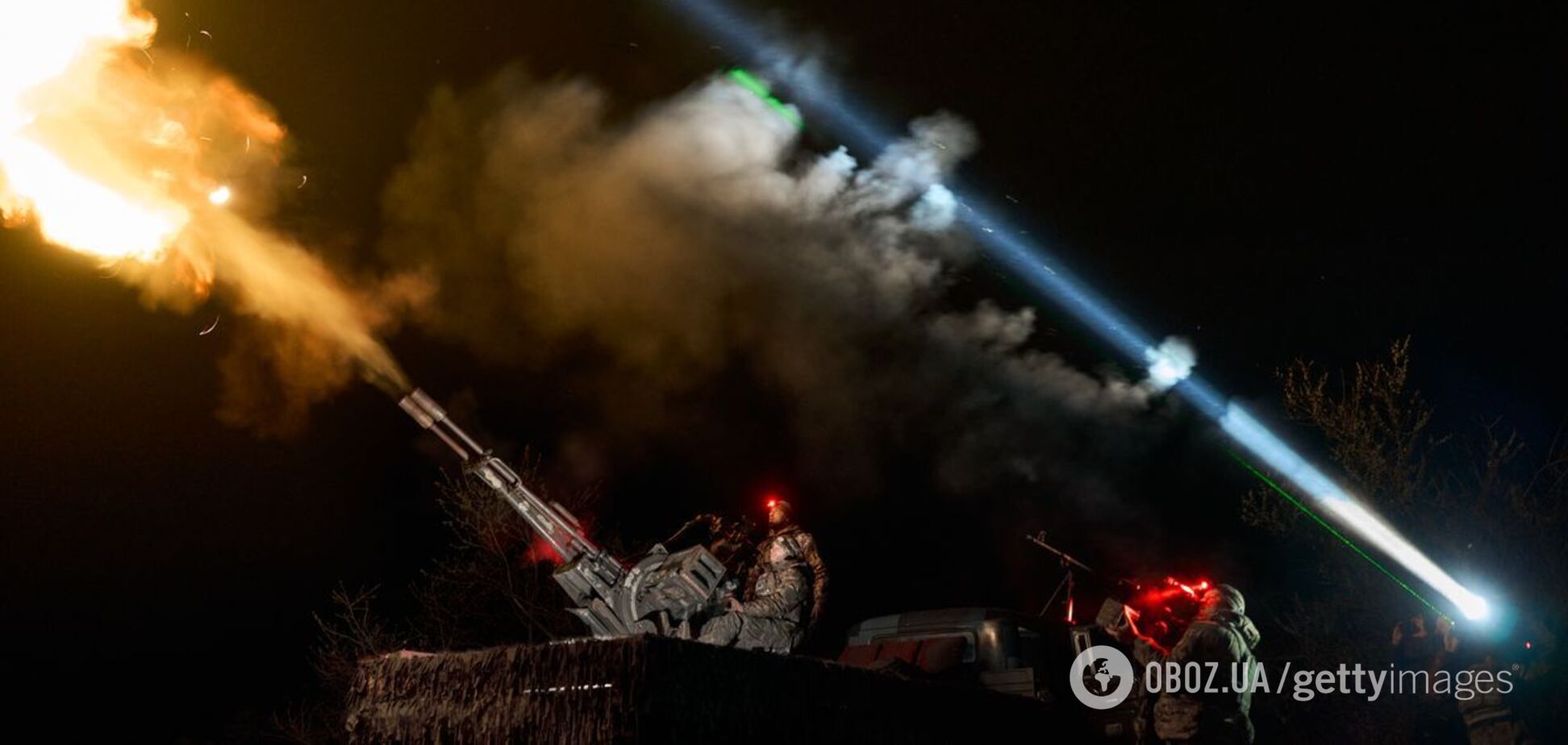 В Киеве обломки 'Шахедов' упали на частную застройку и пробили автомобили