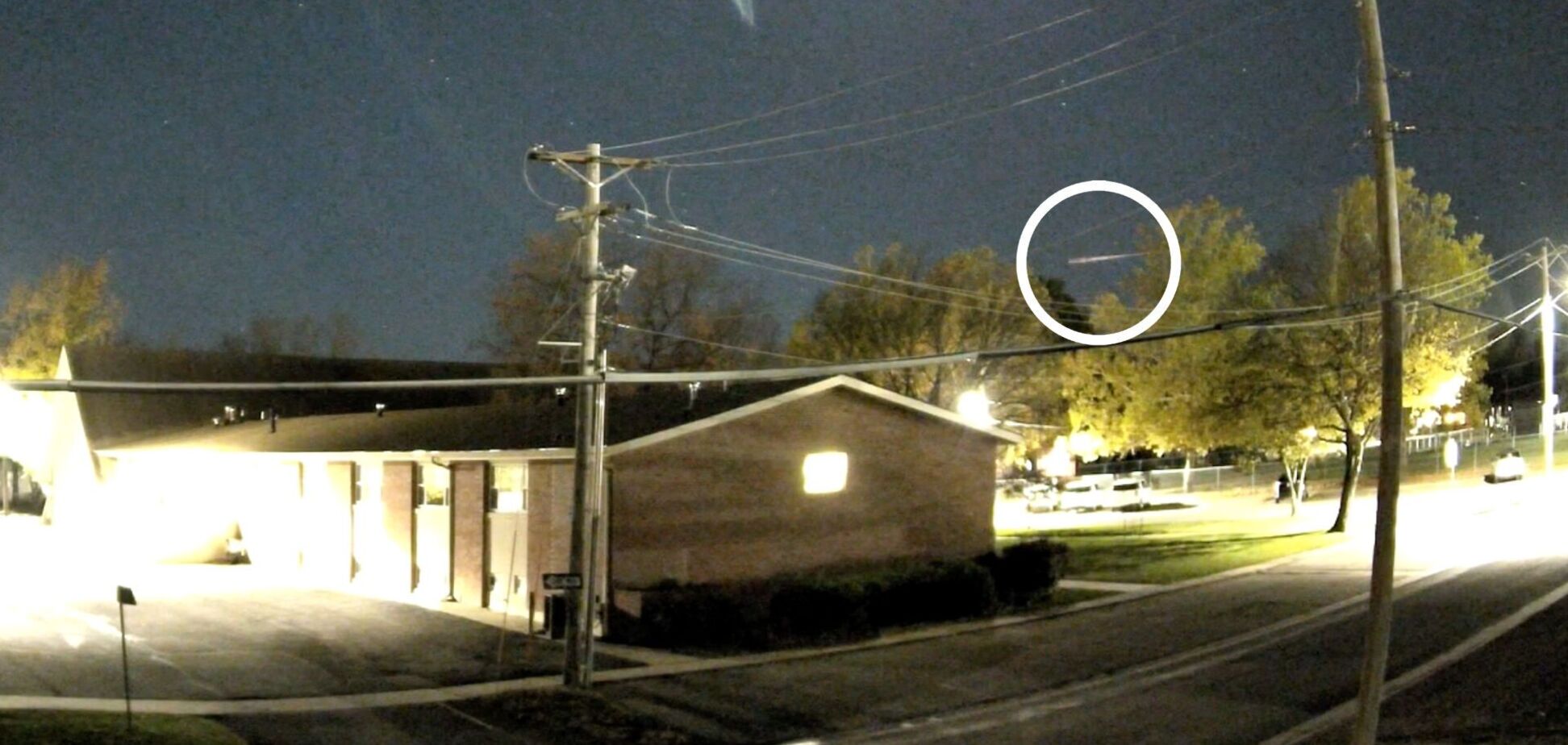 Жителі США стали свідками вражаючого видовища: супутник Starlink впав на Землю і згорів як вогняна куля. Відео