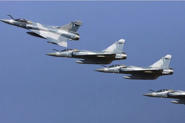 Будуть обладнані для бойових дій: Франція підтвердила передачу Україні шести винищувачів Mirage