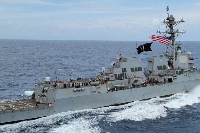 США нанесли серию ударов по складам оружия хуситов на территории Йемена. Видео