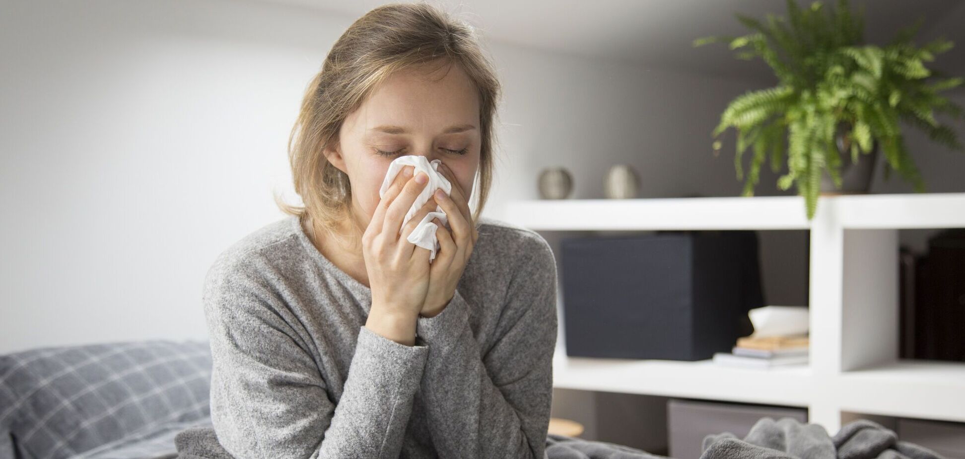 От защитного рефлекса до необычных триггеров: какие настоящие причины чихания