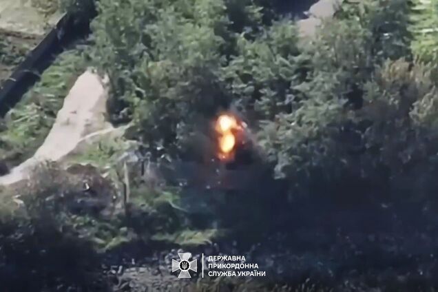 Минус три вражеские цели: пограничники показали, как уничтожают укрытие и транспорт оккупантов на Запорожье. Видео
