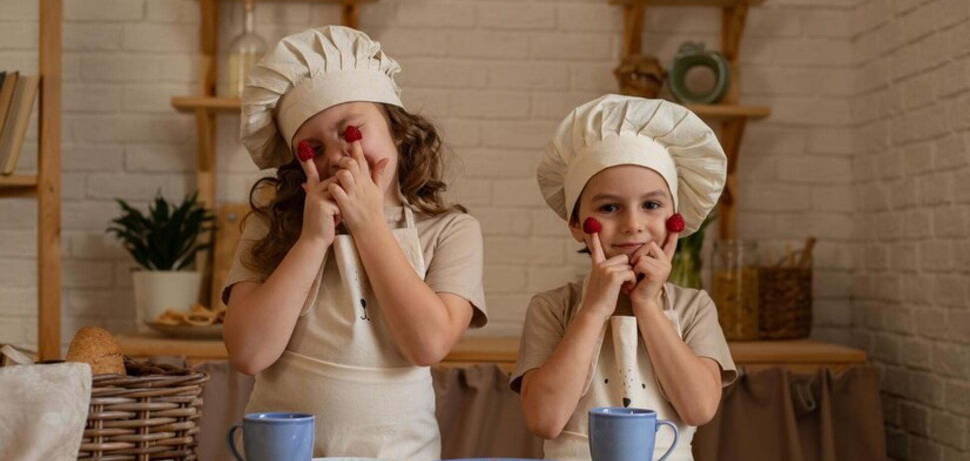 Следует ли привлекать ребенка к приготовлению пищи и с какого возраста: объясняет эксперт