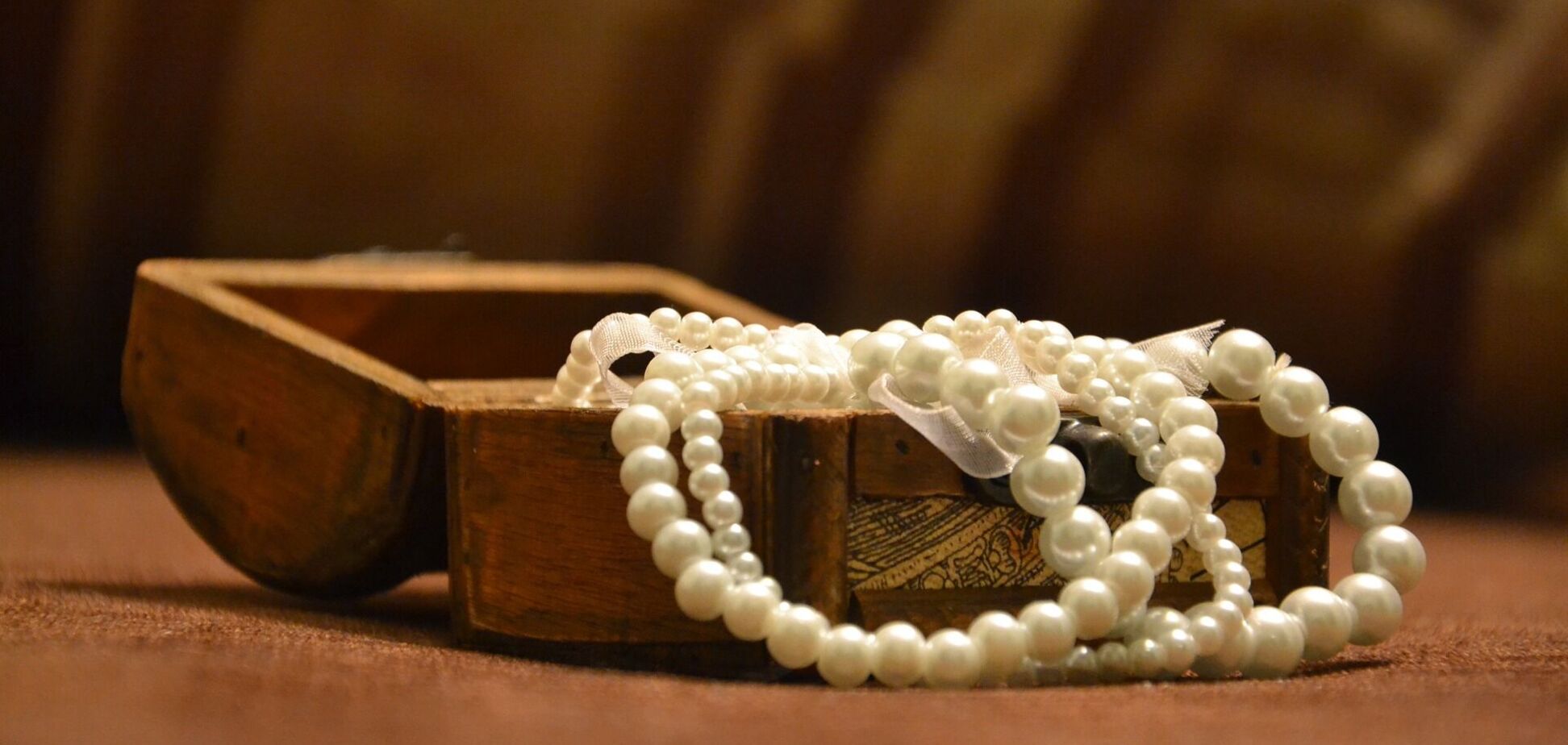 Пʼять прикрас, які будуть на піку популярності в 2025 році: вони повернулися з далекого минулого