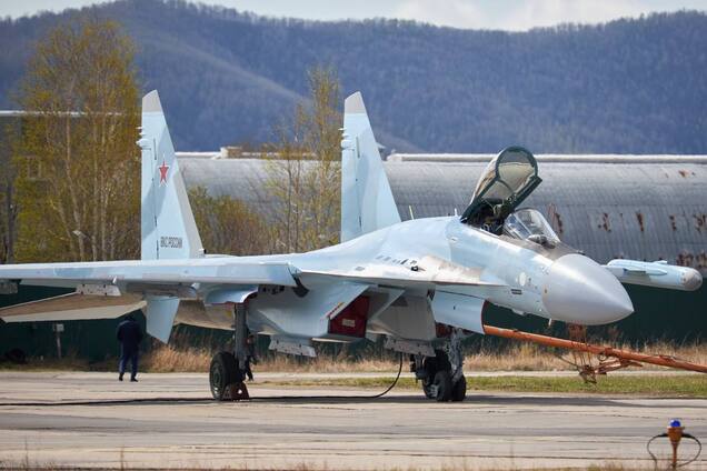 Иран строит укрытия для российских истребителей Су-35С: спутниковые снимки