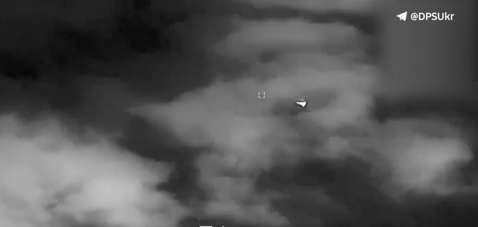 Как выглядит 'Шахед' в ночном небе в момент сбивания ПВО и можно ли уничтожить его выстрелом из пневмата. Видео