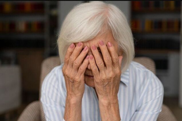 Шла к могиле сына: на Прикарпатье мужчина избил мать павшего 'азовца', делом занялась полиция