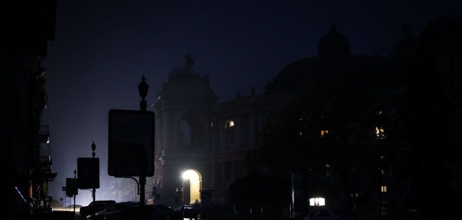 В Одессе люди из-за террора России сидят без света, воды и тепла: в каких районах города ситуация самая сложная. Фото и видео