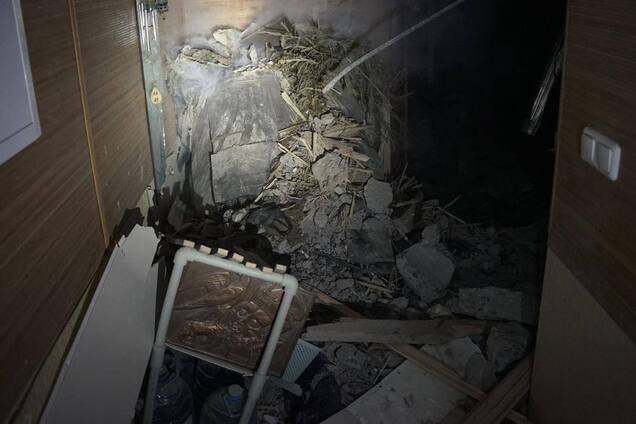 В Киеве в результате удара РФ загорелся жилой дом: в одну из квартир залетел 'Циркон'. Фото