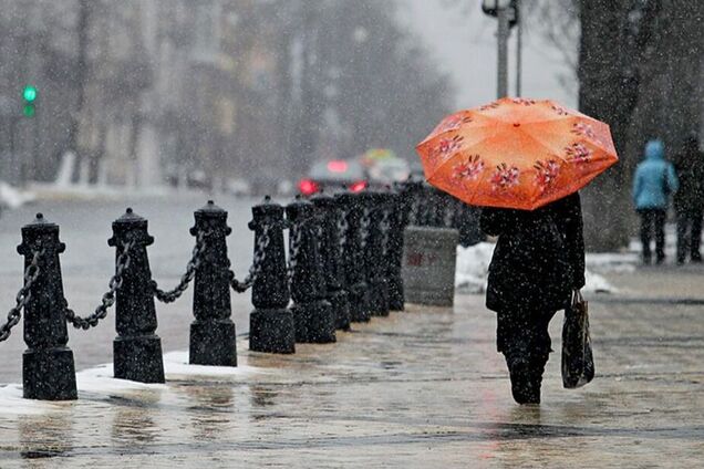 Мокрий сніг, дощ і похолодання: яких 'сюрпризів' чекати від погоди на початку тижня