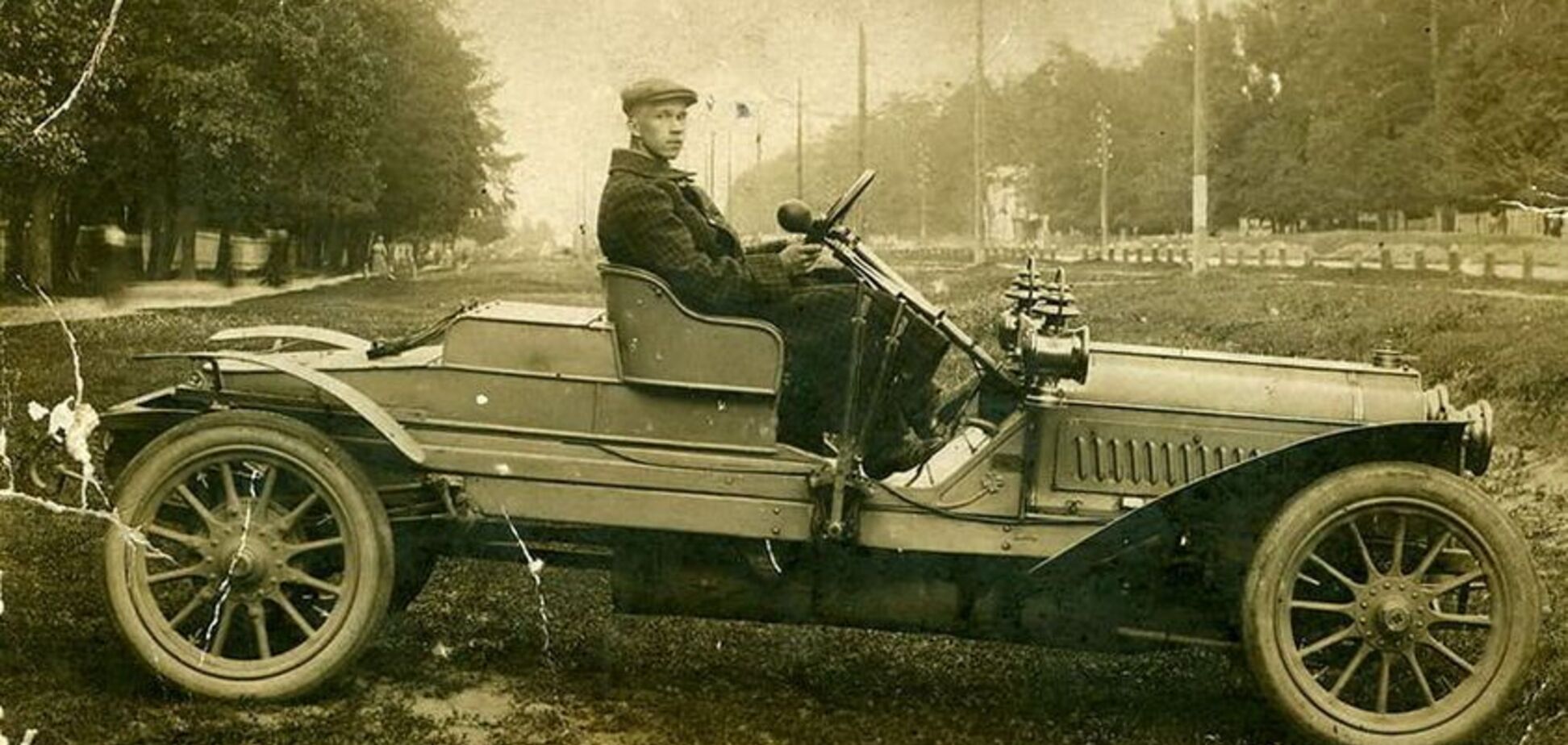 В сети показали одно из первых авто в Киеве: фото 1900 года