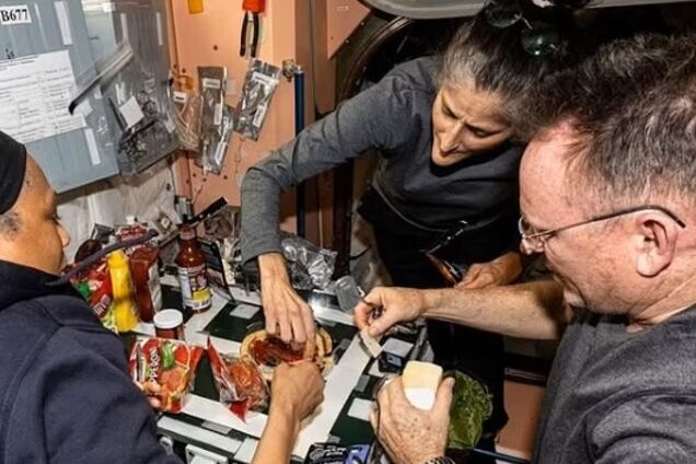 Стало известно, чем питаются астронавты NASA, застрявшие на МКС и испугавшие мир своим видом