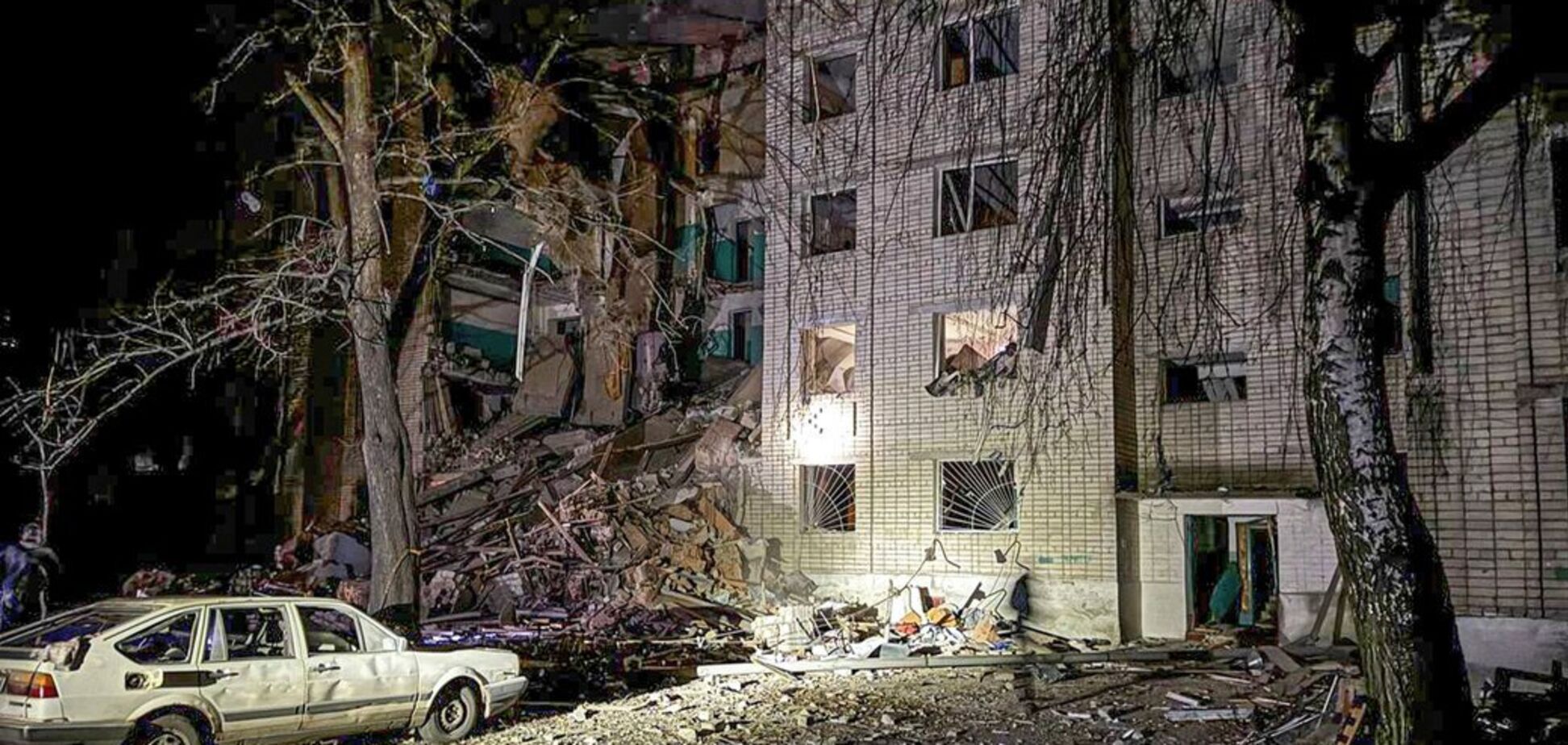 Россия ударила 'Шахедами' по общежитию в Сумской области: 12 человек погибли, много раненых. Фото и видео