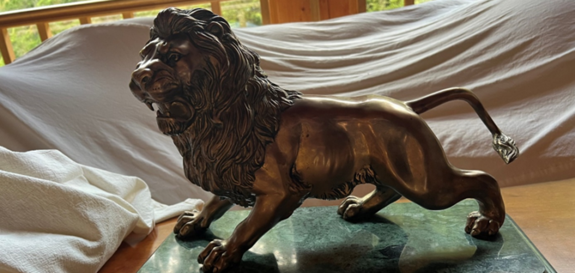 АРМА продасть ювелірні вироби та антикваріат Медведчука