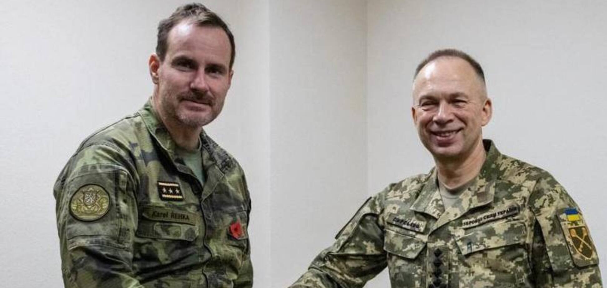 Сырский обсудил с американским и чешским коллегами ситуацию на линии фронта