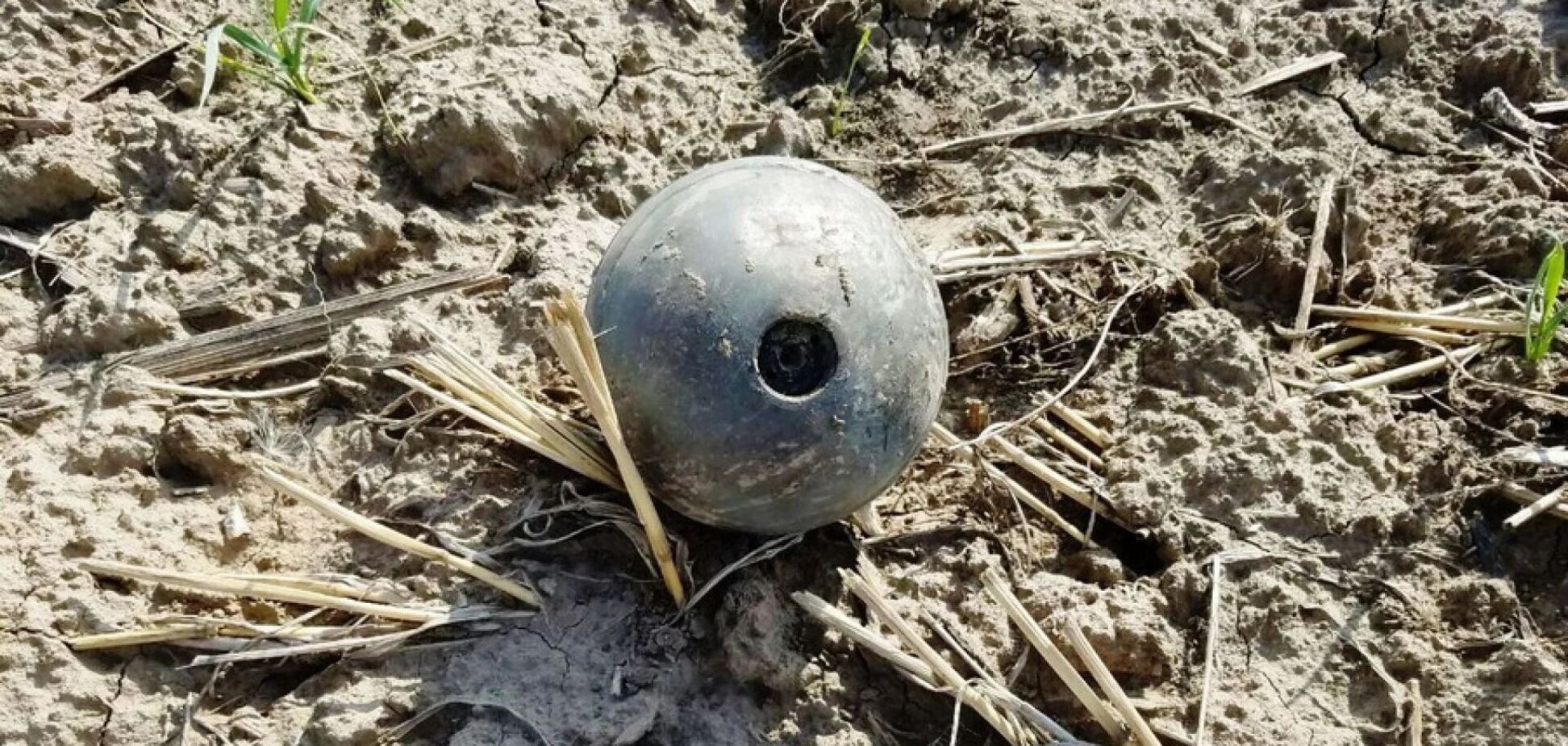 Россияне ударили кассетным снарядом по поселку на Донетчине: погиб 11-летний мальчик, есть раненые