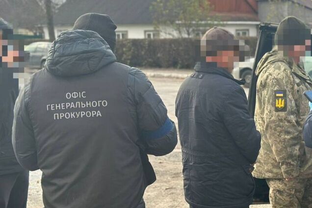 За хабарі оновлював дані військовозобов'язаним чоловікам: на Волині викрито начальника РТЦК. Фото