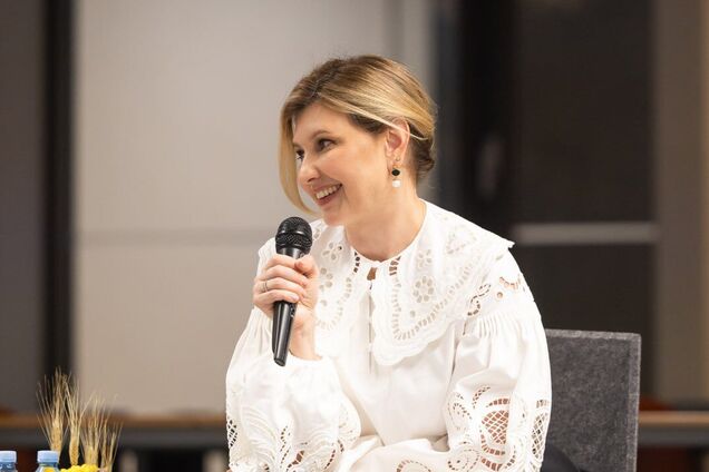 Зеленська під час візиту до Словенії вбралася в оригінальну мереживну вишиванку. Фото