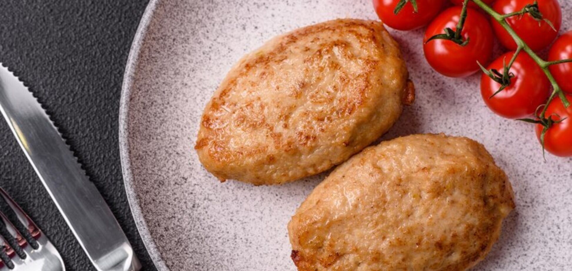 Сочные котлеты из куриного филе: какие ингредиенты нужно обязательно добавить в фарш