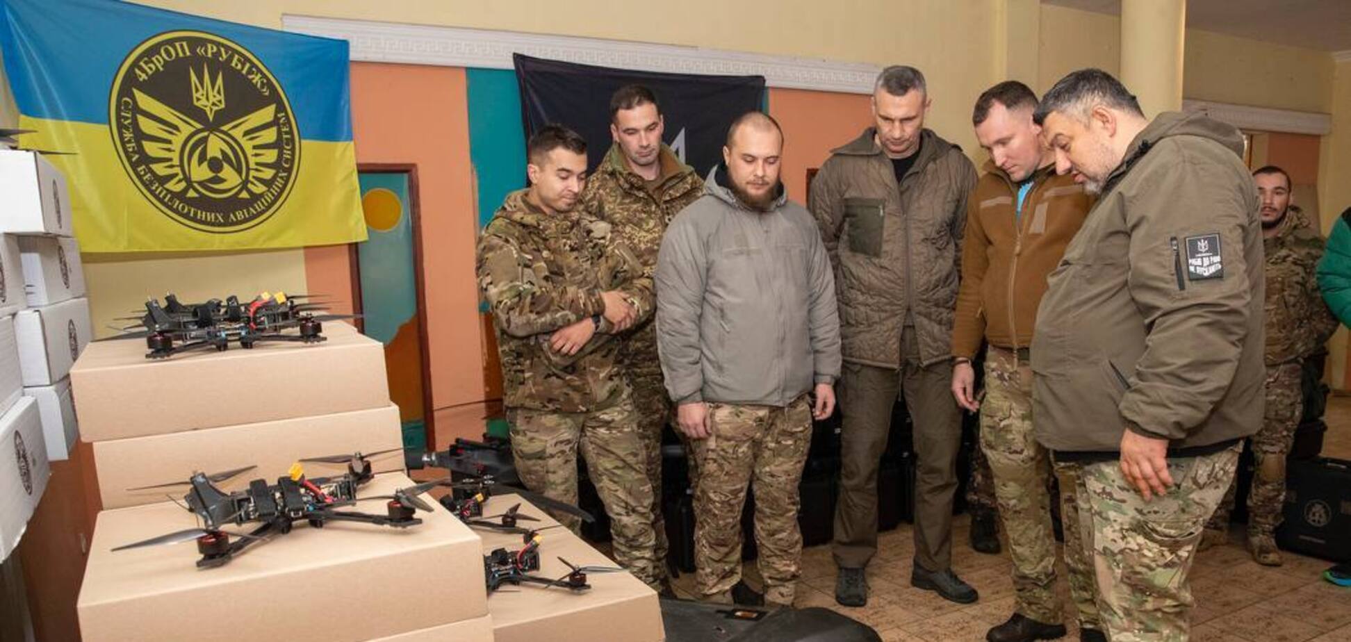 Дрони та системи РЕБ: Кличко передав бійцям батальйону 'Свобода' ще одну партію допомоги від Києва. Фото