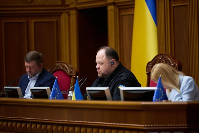 'Все должны работать одинаково': Зеленский резко отреагировал на 'выходной' в Верховной Раде из-за угрозы ракетного удара