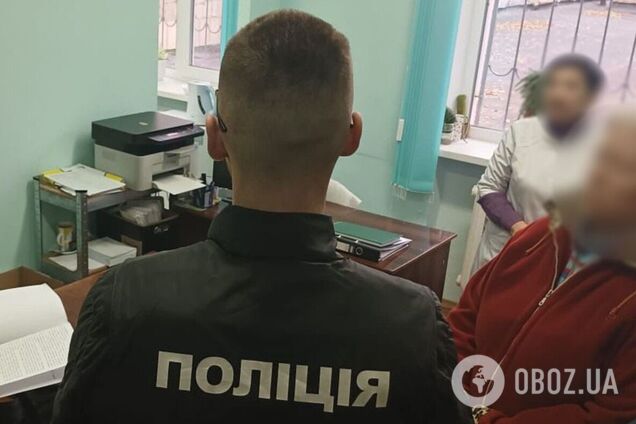 Допомагала чоловікам отримати інвалідність: поліцейські Києва викрили посадовицю МСЕК. Фото