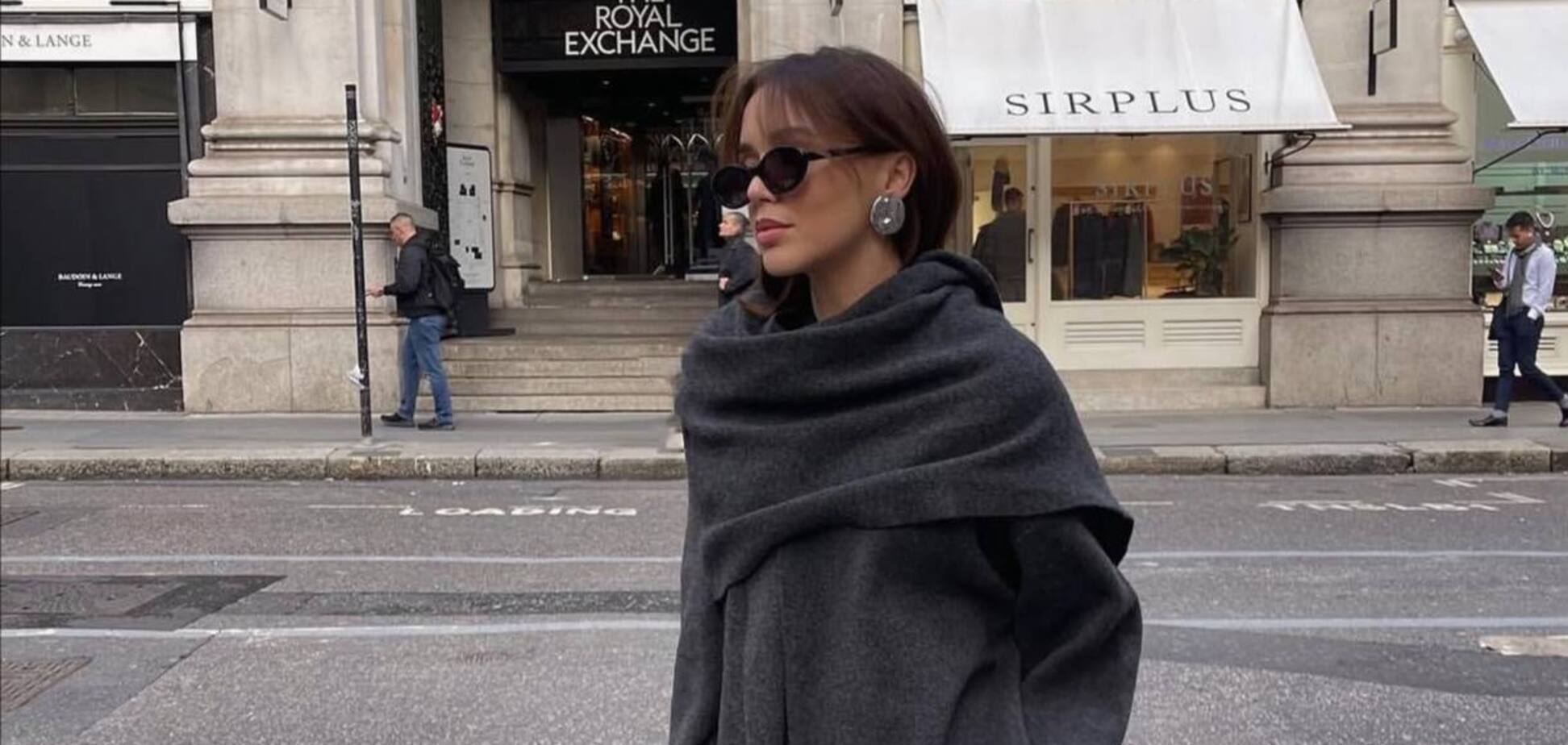 Легинсы с туфлями, пальто-шарф и другие 'дикие' образы: модные эксперты назвали неожиданные тренды