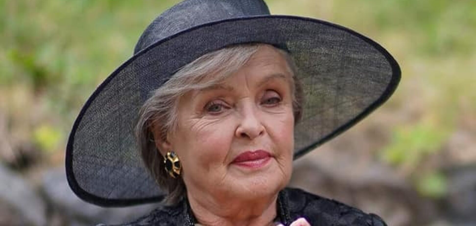 87-летняя Ада Роговцева после госпитализации обратилась к украинцам: не несите мне цветы – лучше донатьте!