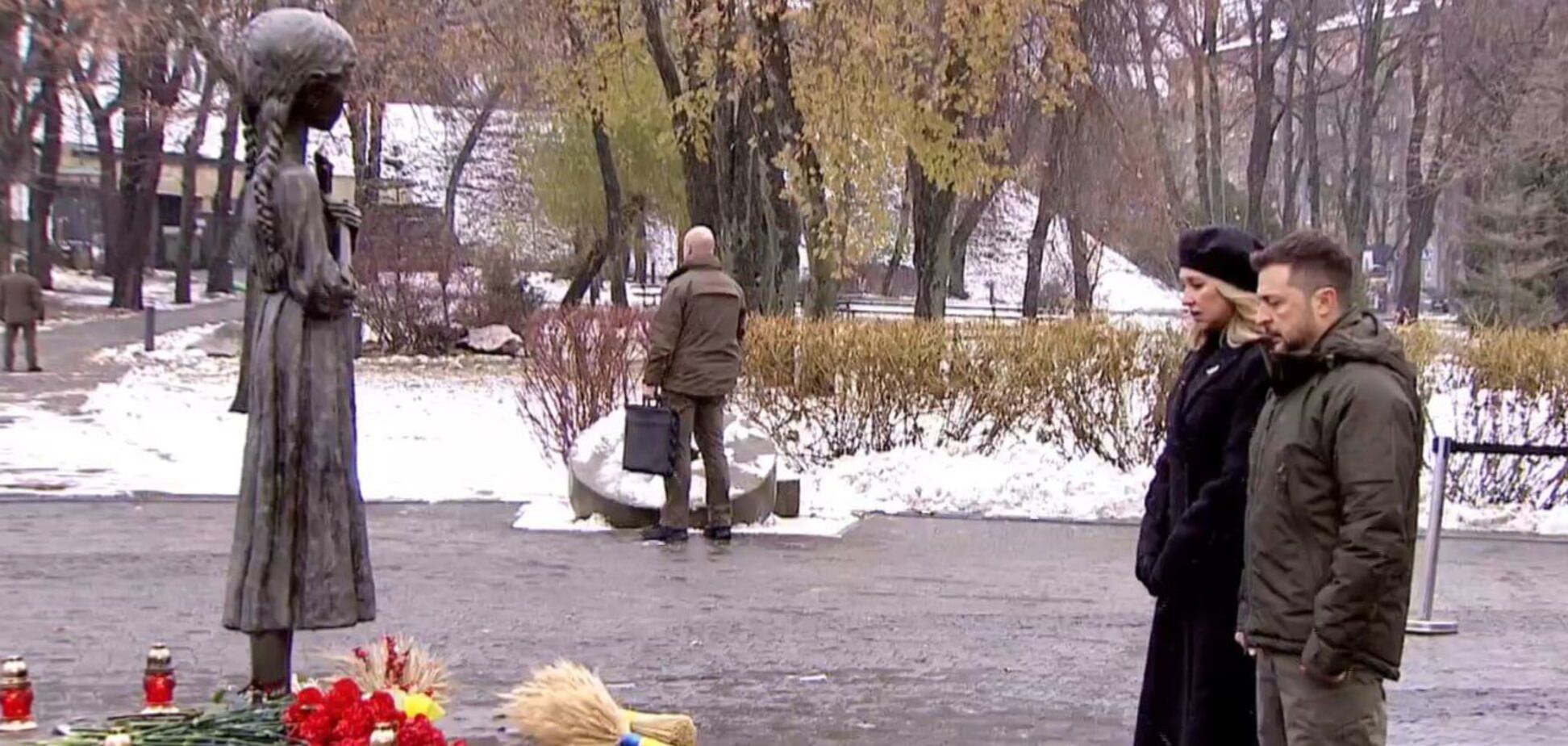 Зеленский в Киеве почтил память жертв голодоморов в Украине