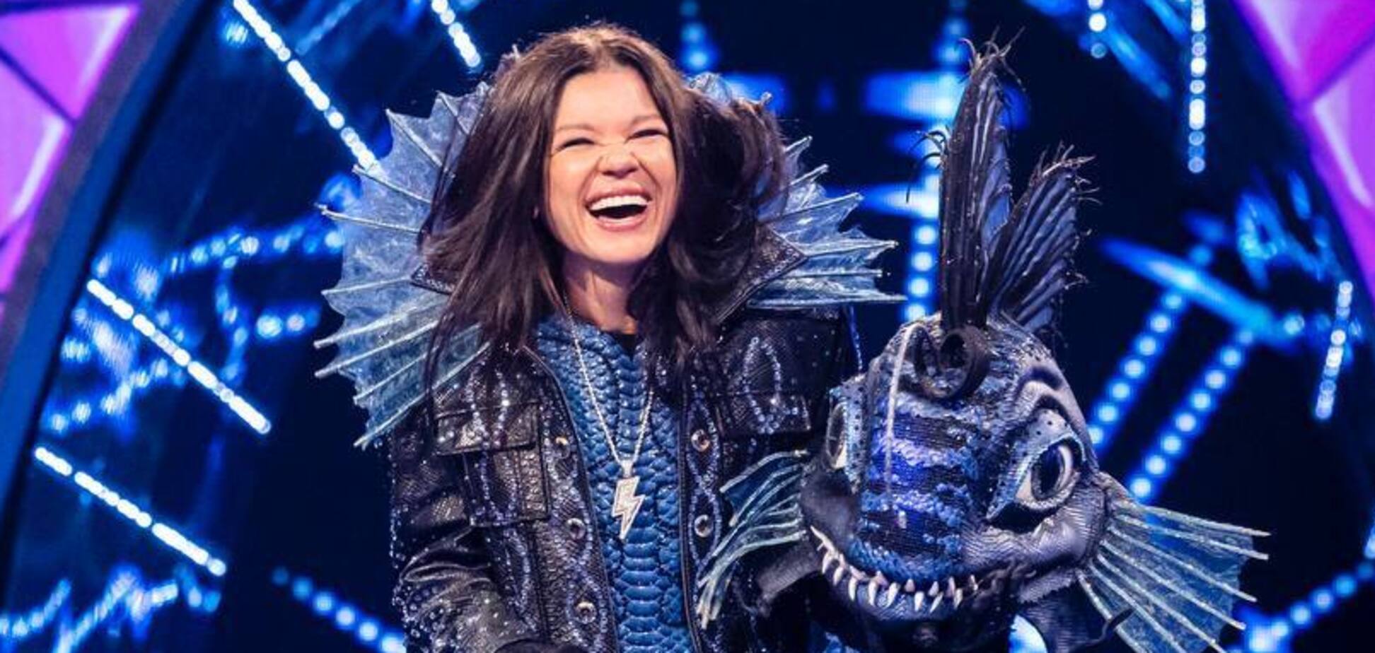 Руслана з'явилася на шоу 'Маска' в Бельгії і дійшла майже до фіналу: присвятила пісню загиблому воїну. Відео