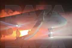 Российский самолет Sukhoi Superjet 100 загорелся с туристами на борту при посадке в Турции. Видео и фото