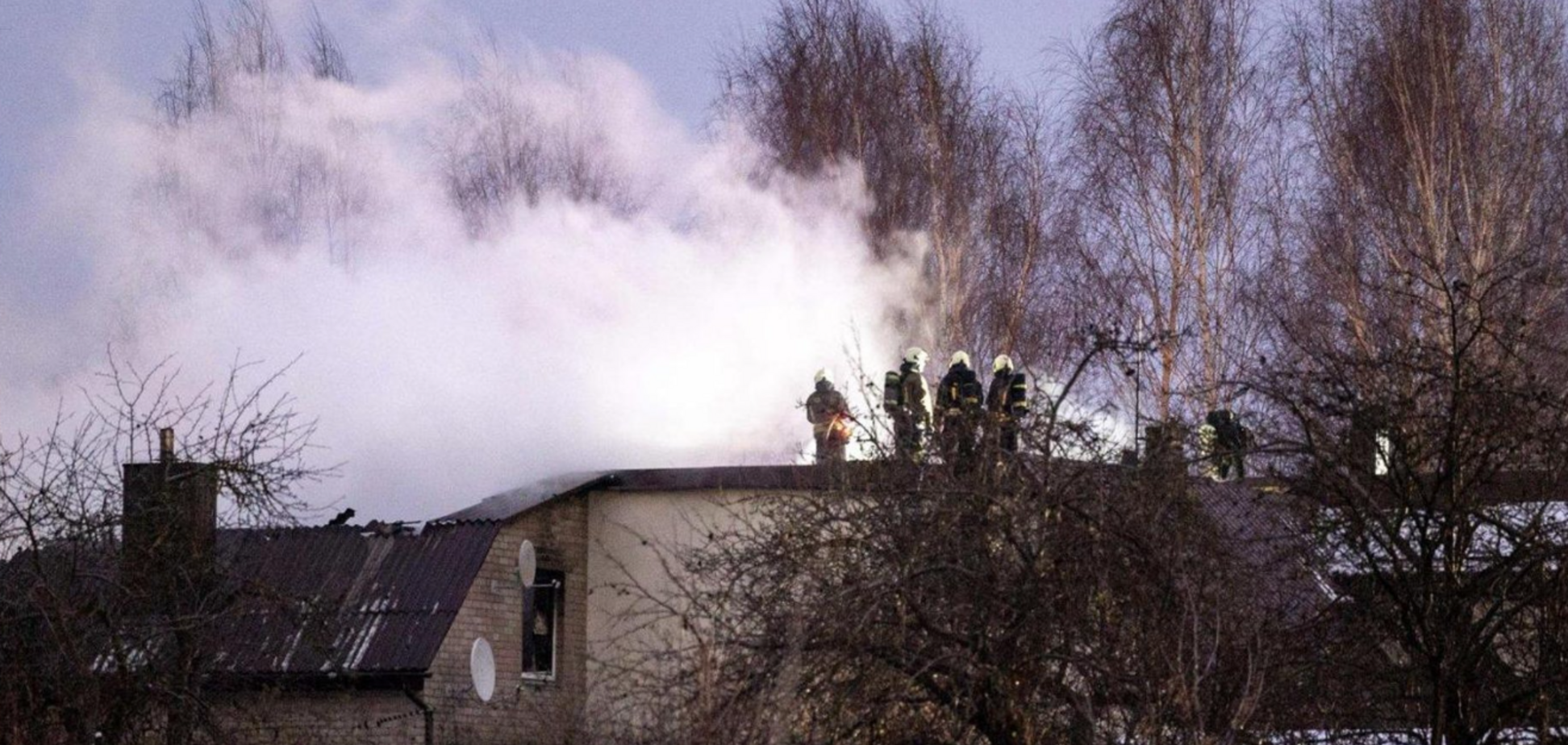 В Вильнюсе грузовой самолет DHL упал на жилой дом: есть погибший и раненый. Фото