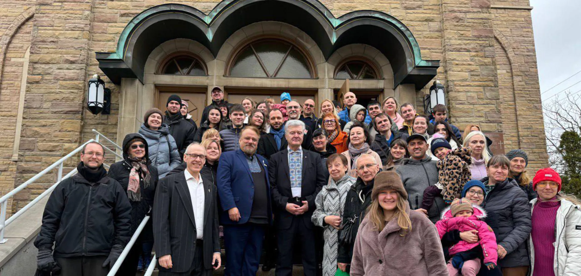 Порошенко в Канаде призвал украинское общество объединить усилия для победы