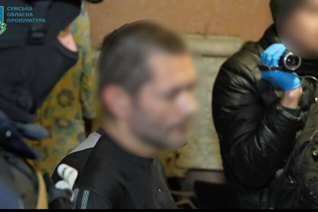 Поджигал здания ТЦК и автомобили военных по заказу: в Сумах задержан местный житель. Фото