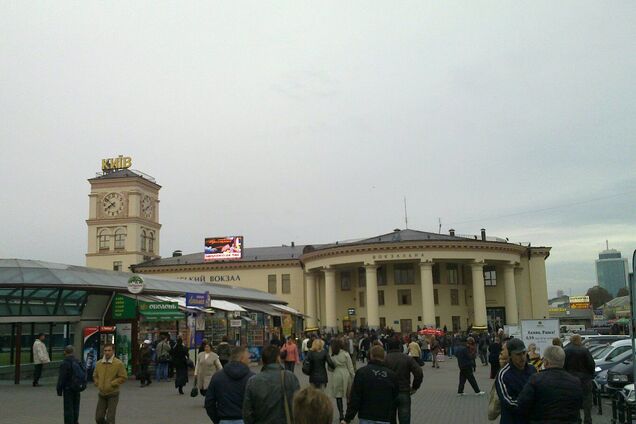 У Києві через підозрілий предмет закрили станцію метро 'Вокзальна': що відомо