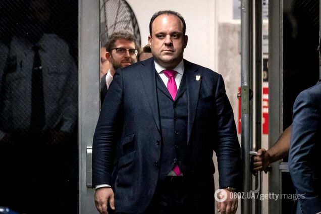 Помічник Трампа вимагав гроші у кандидатів на посади в новій адміністрації президента – WP