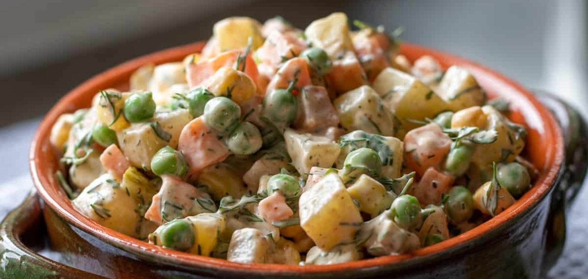 Как сделать привычный салат оливье еще вкуснее: понравится всем