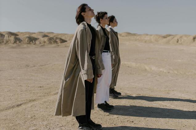 Бежевий тренч – пережиток минулого: чим замінити нудний верхній одяг, щоб мати ефектний вигляд