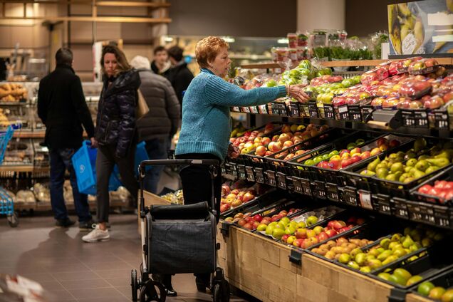 Из-за отключения света часть магазинов в Киеве останавливает работу